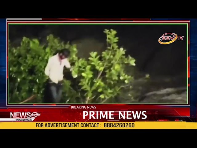 ಮಳೆ ನೀರಿನಲ್ಲಿ ಕೊಚ್ಚಿ ಹೋಗುತ್ತಿದ್ದ ಕ್ಯಾಂಟರ್ ಚಾಲಕನ ರಕ್ಷಣೆ